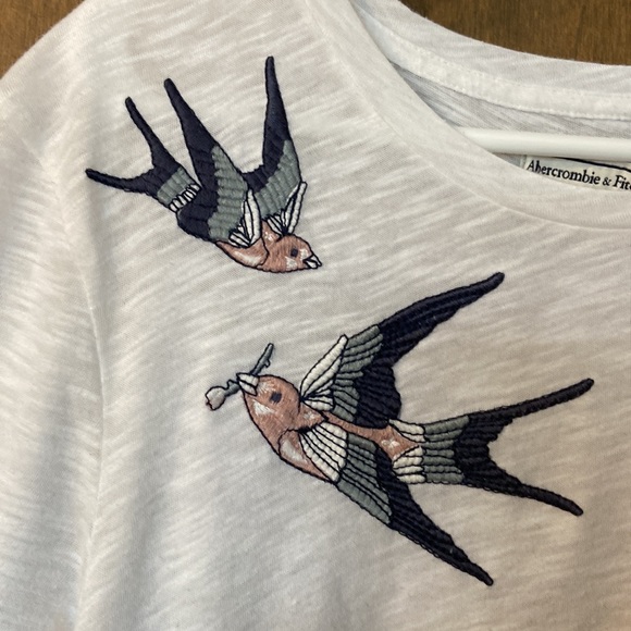 Women’s tee - Picture 2 of 4